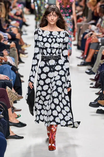 Look 25